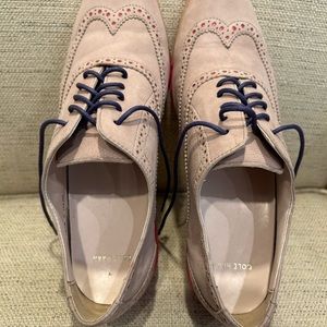 Women’s lace up original Oxford, wingtip with purple laces and pink trim